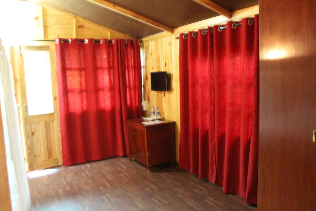 Neptune Point Premium Cottages Palolem Bilik gambar